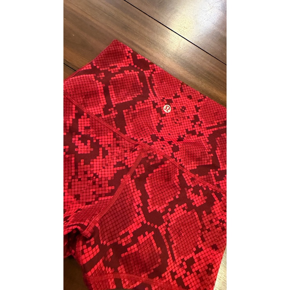 Lululemon Red Snakeskin High Rise Yoga Shorts Size 4 Burgundy Animal Print - Picture 14 of 16
